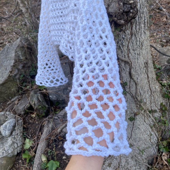 Crocheted white mesh top with long sleeves - Picture 3 of 6